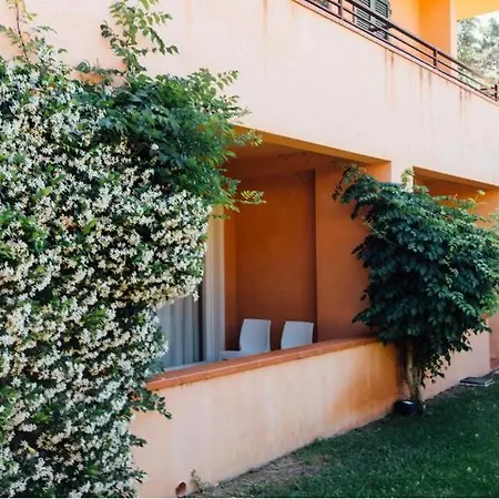 Renaione Aparthotel 3*