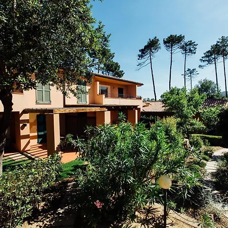 Renaione Aparthotel 4*